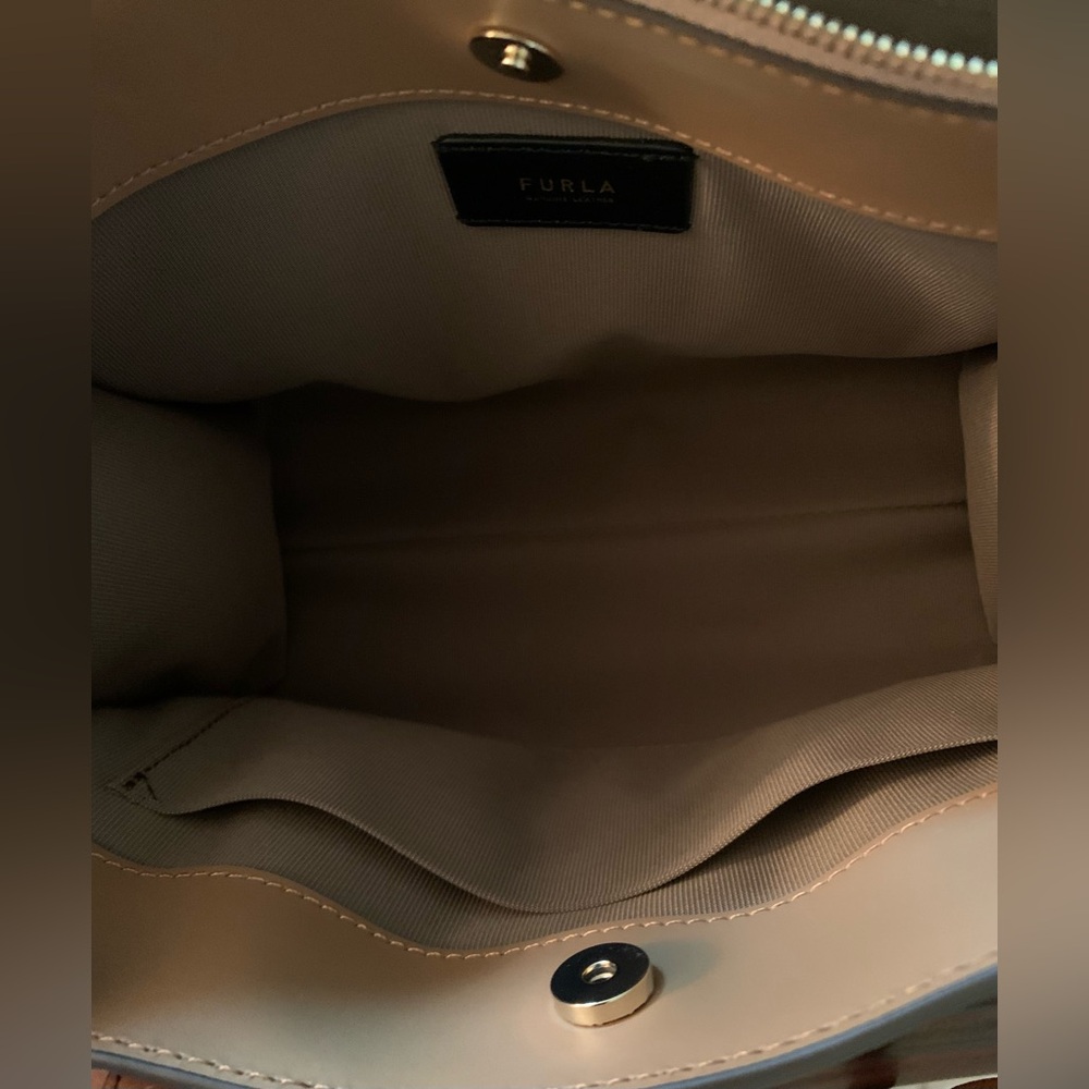 Furla NWOT $458.00 MSRP Small Afrodite Convertible Tote Bag - Picture 5 of 12